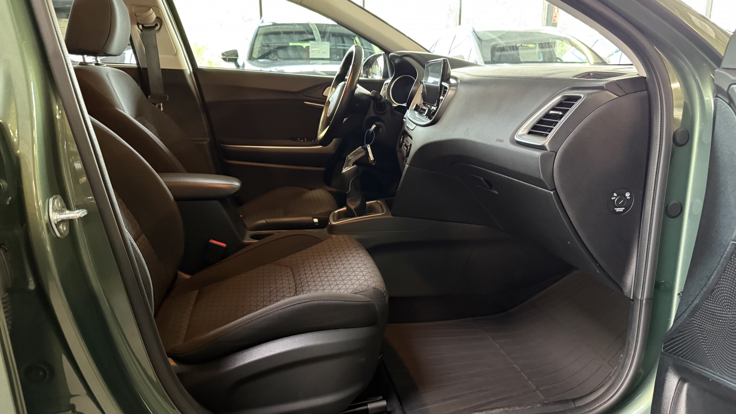 Car image 16
