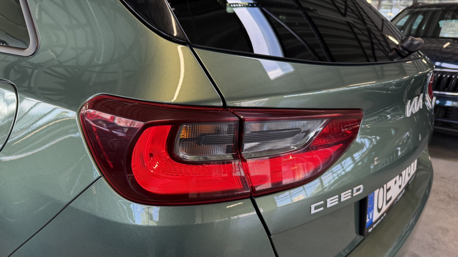 Car image 10