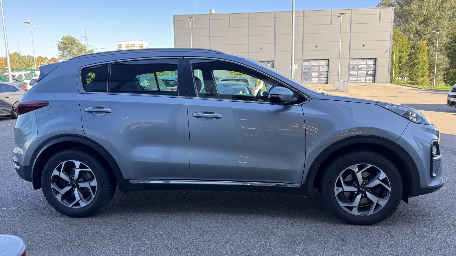 Car image 5