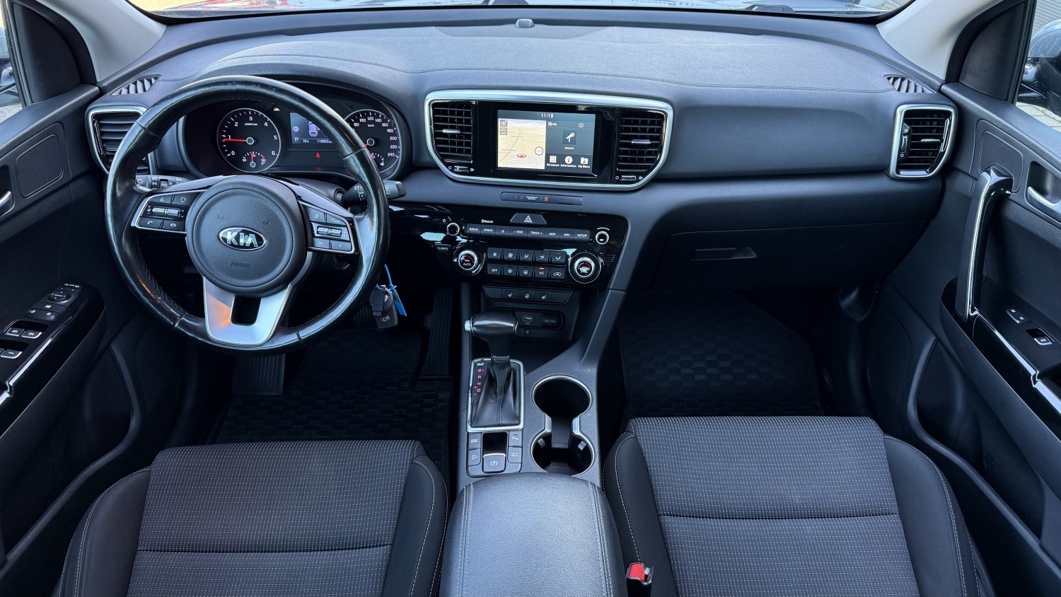 Car image 16