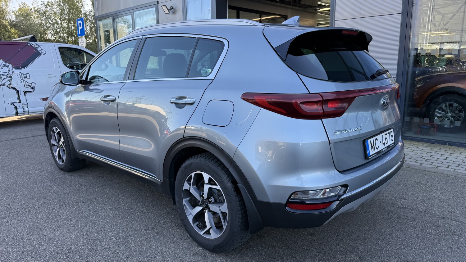 Car image 2