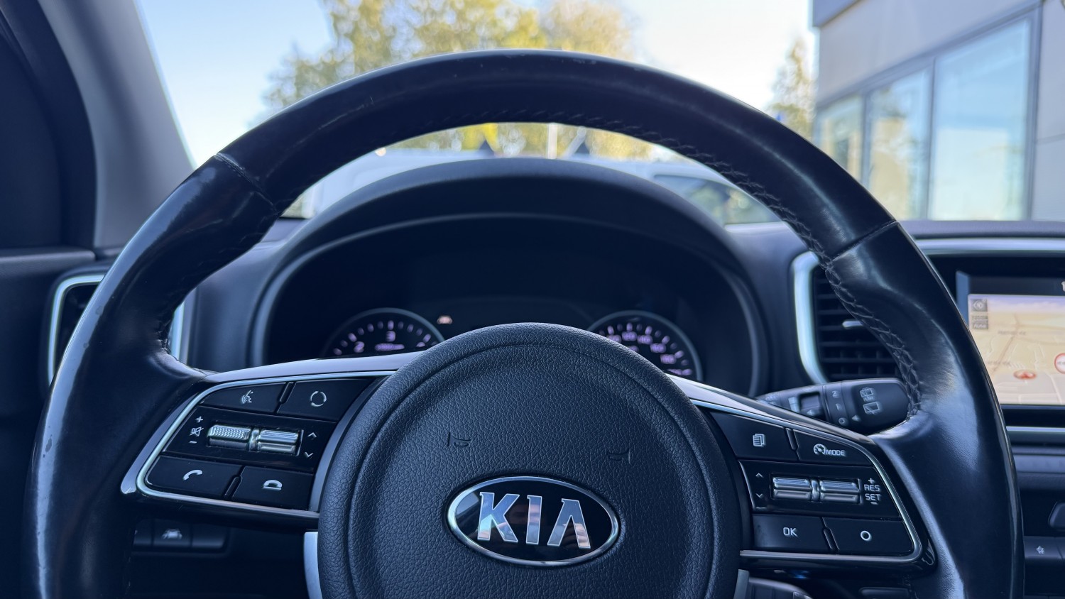 Car image 18