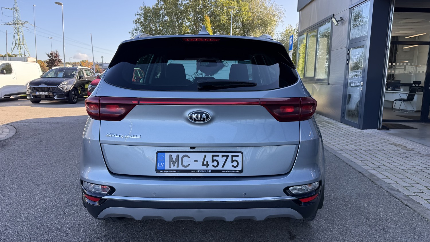 Car image 3