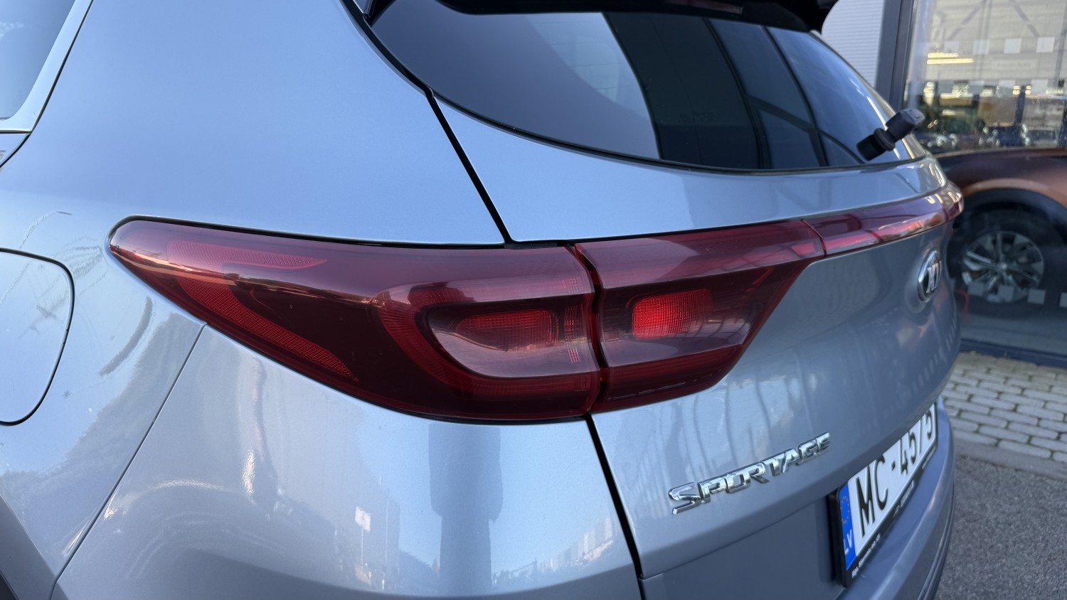 Car image 9