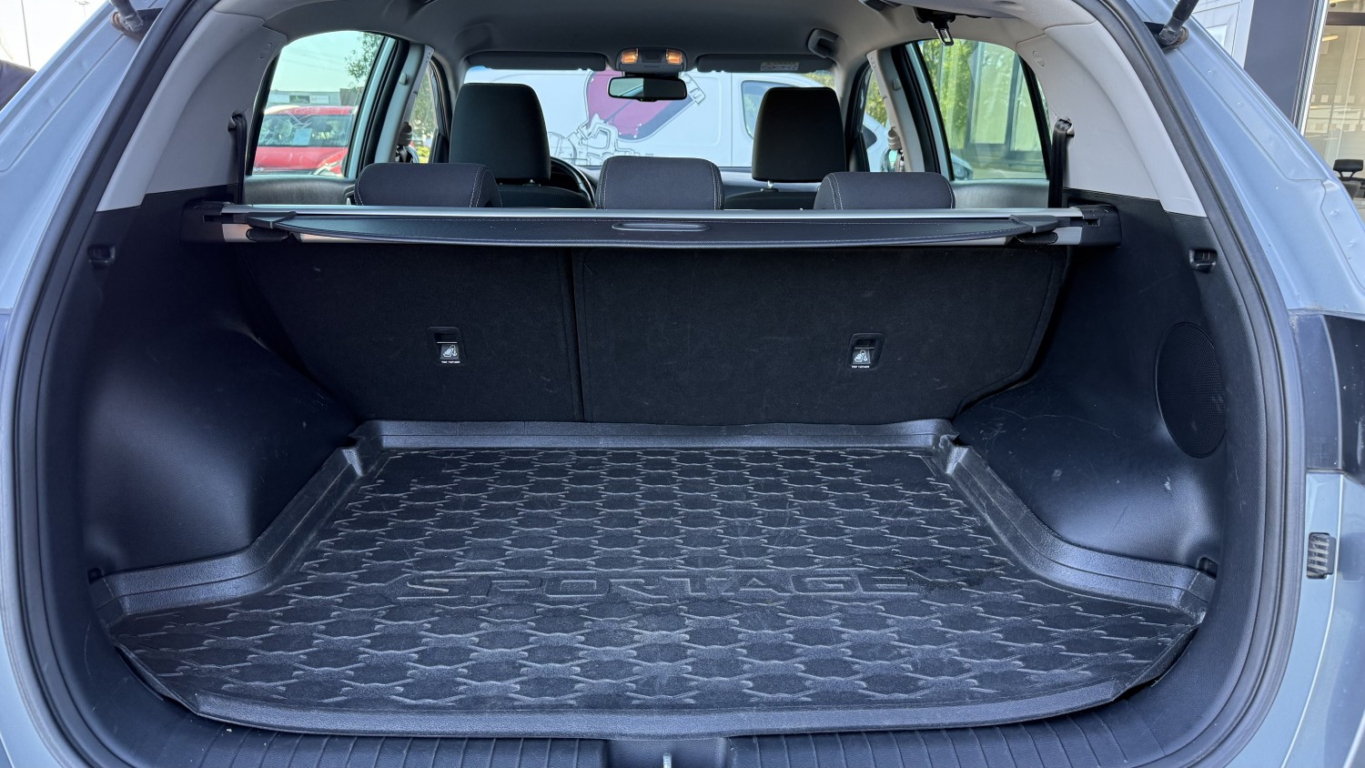 Car image 13