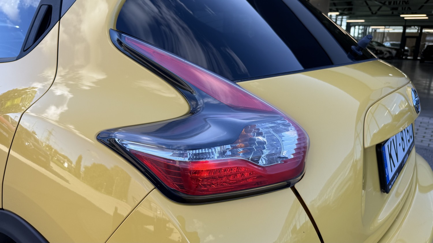 Car image 9