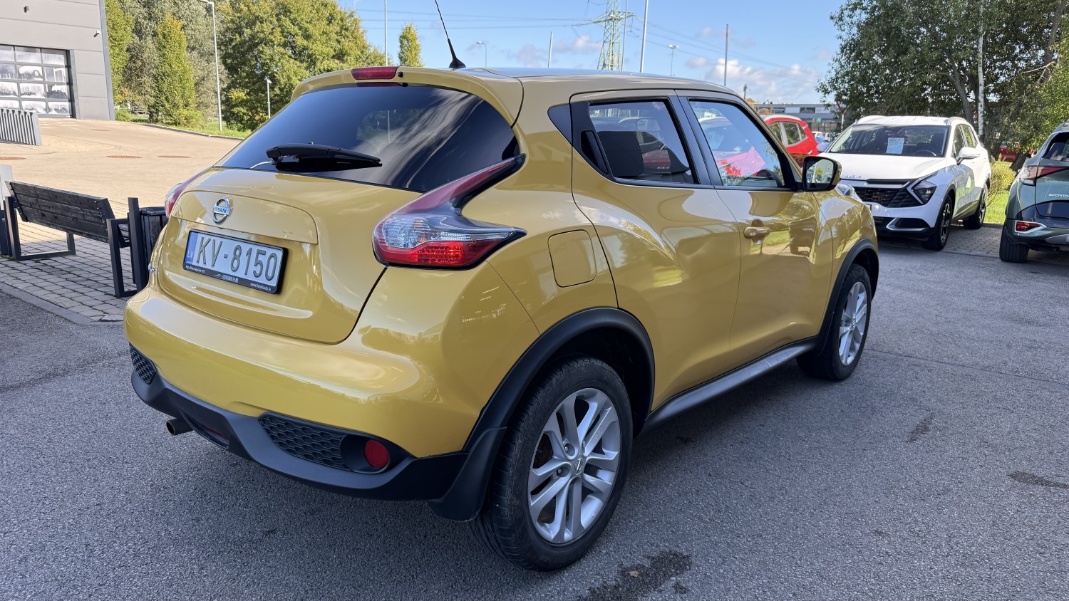 Car image 4