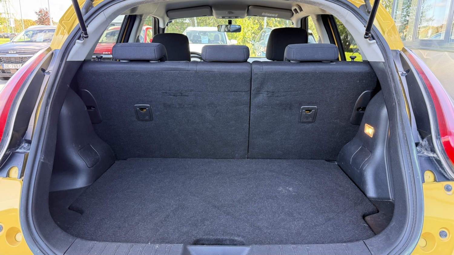 Car image 13