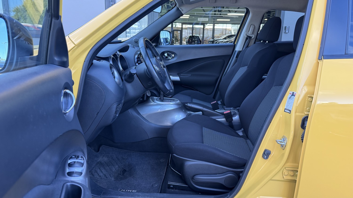 Car image 10