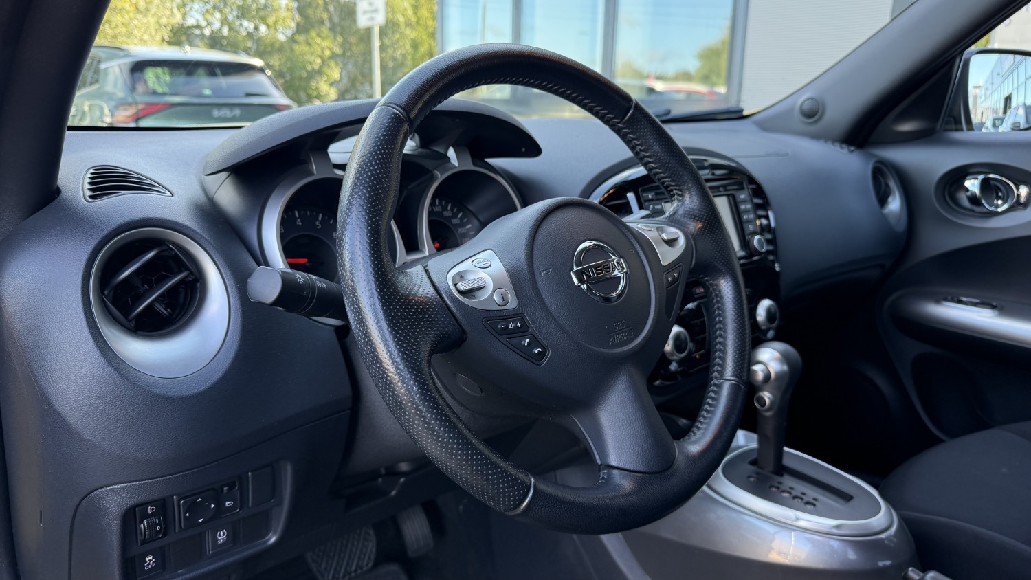 Car image 17