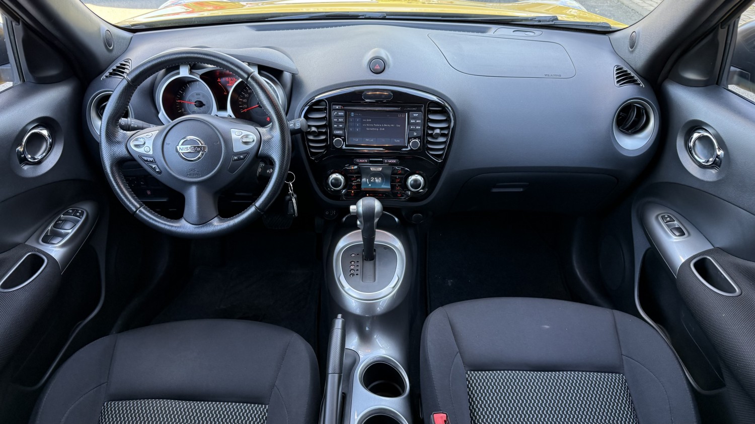 Car image 16