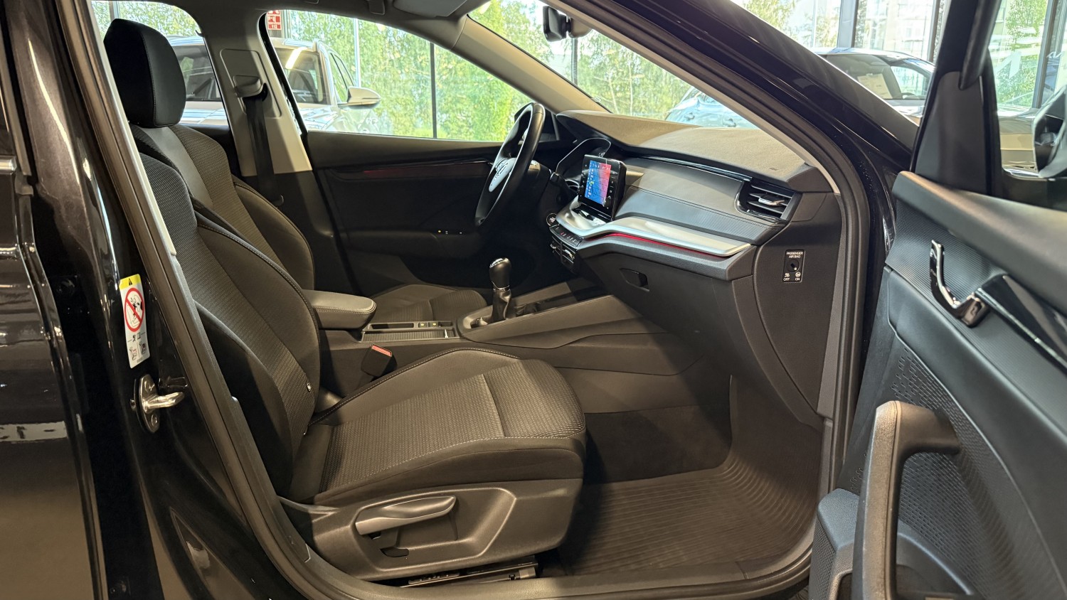 Car image 15