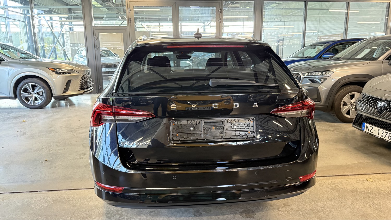 Car image 3