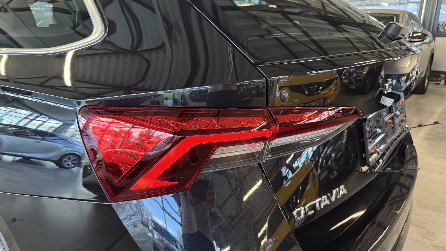 Car image 9