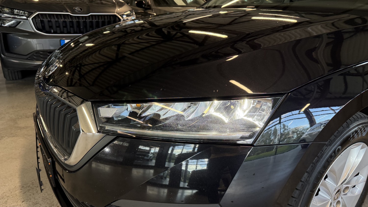Car image 8