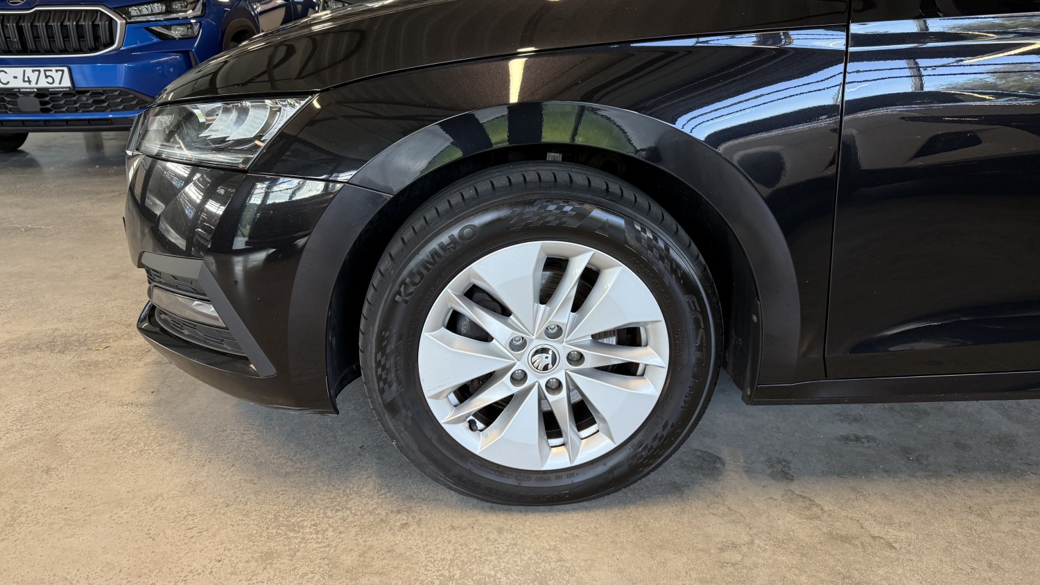 Car image 7
