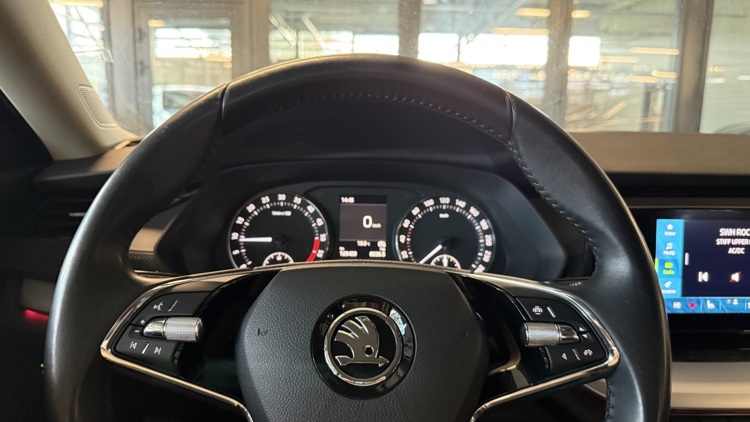 Car image 18