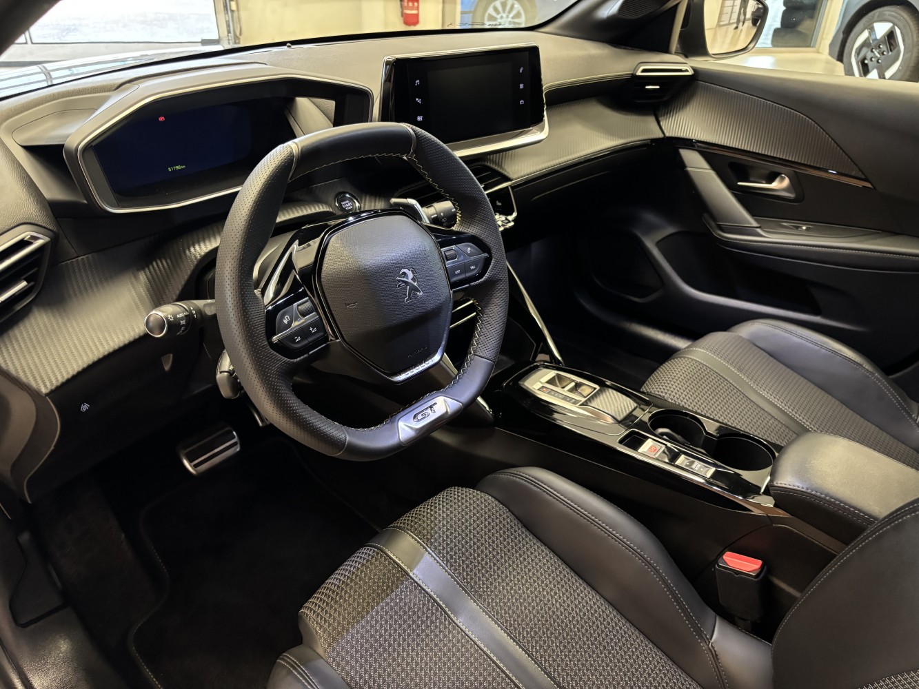 Car image 10