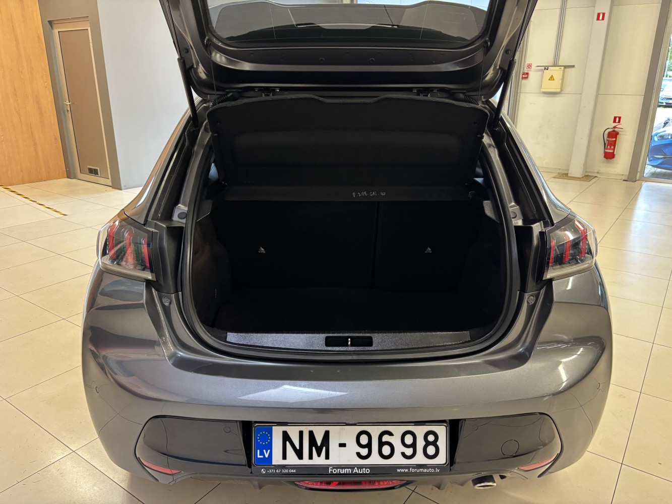 Car image 28