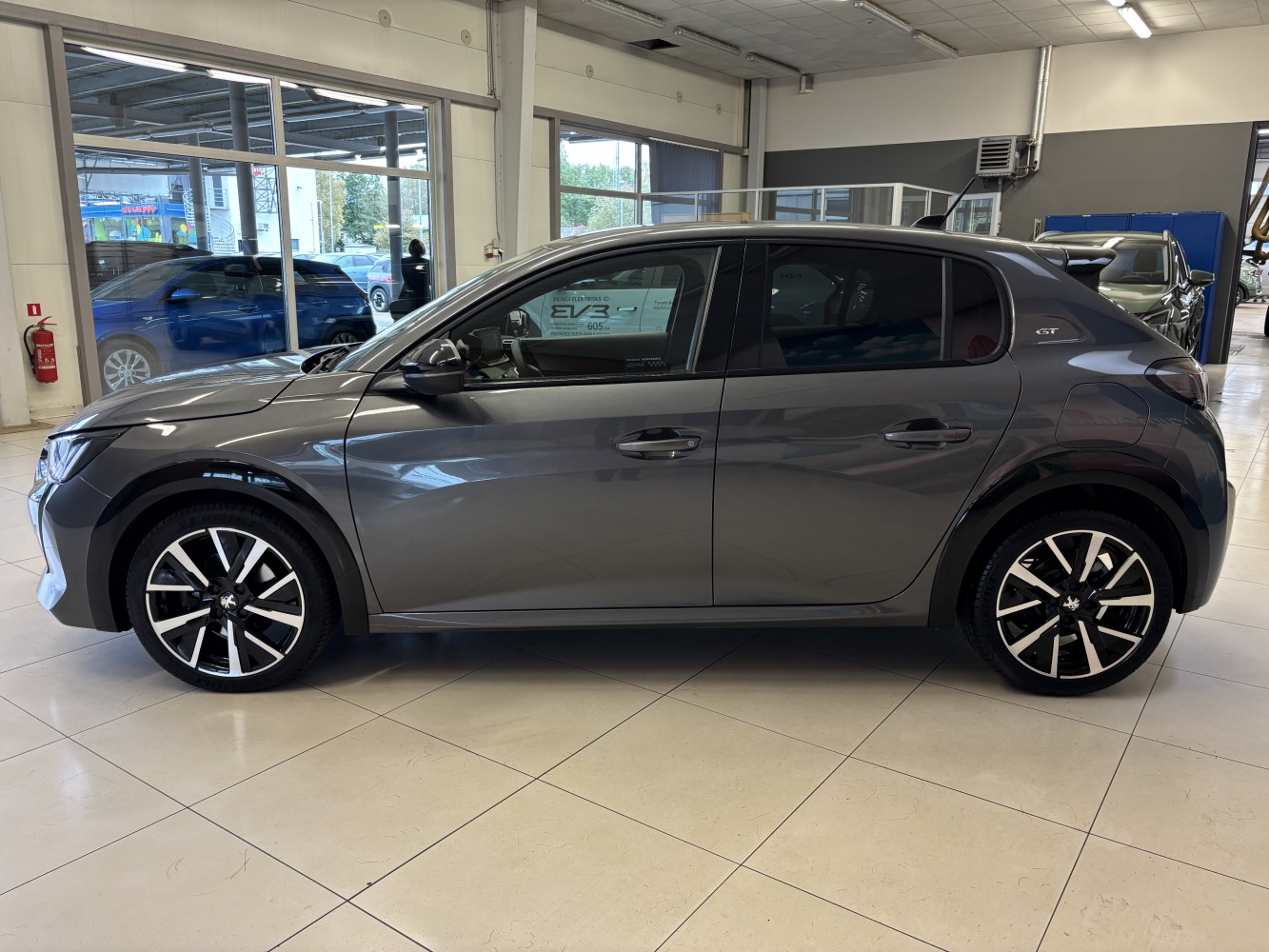 Car image 7