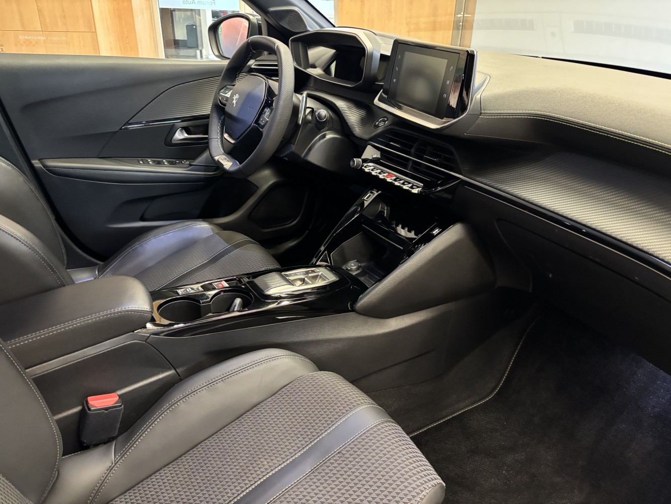 Car image 12