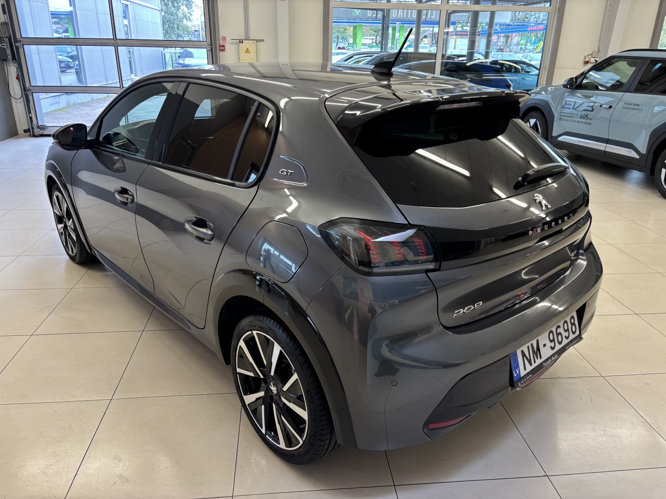 Car image 2