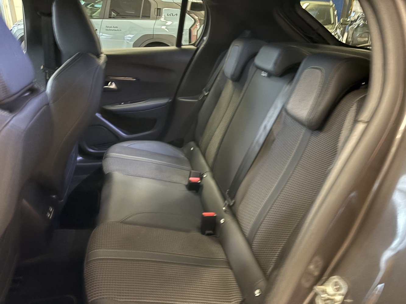Car image 26
