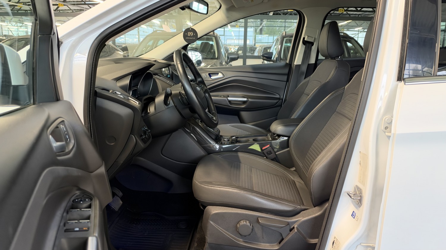 Car image 11