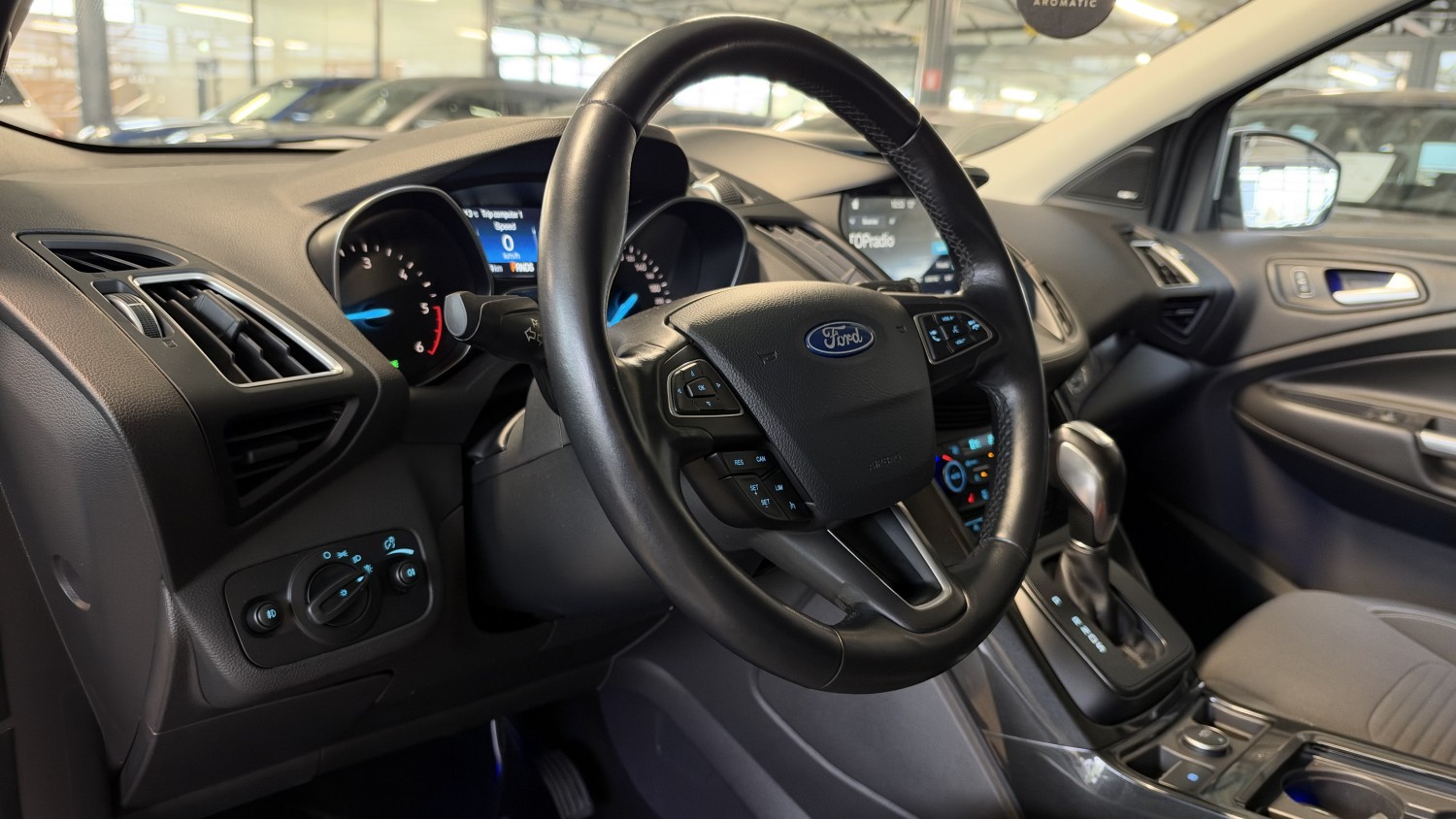 Car image 18