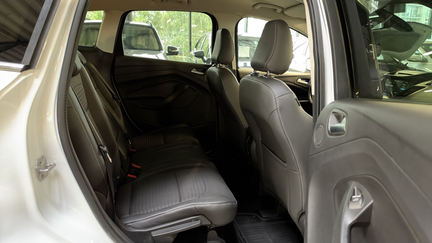 Car image 15