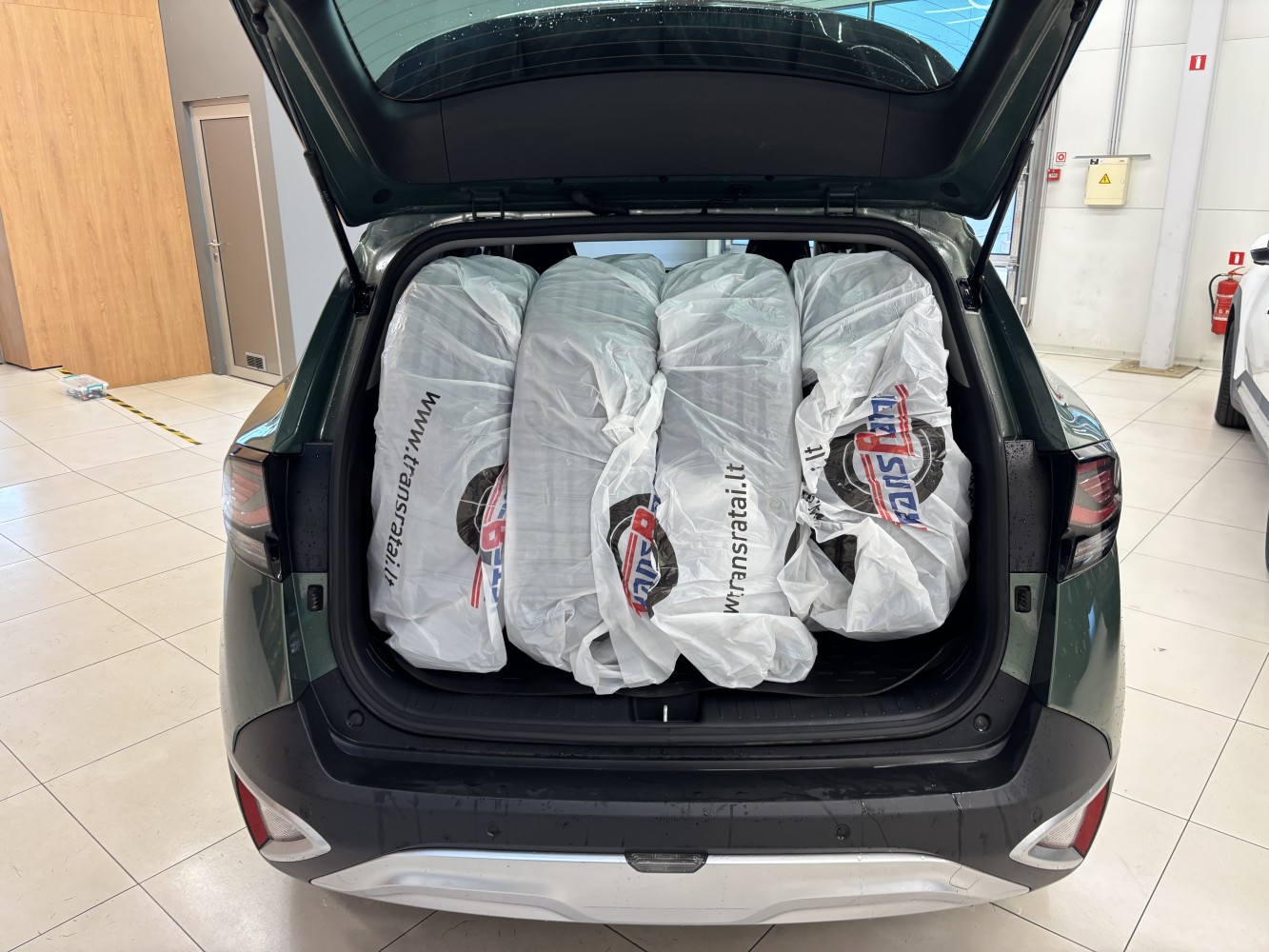 Car image 30