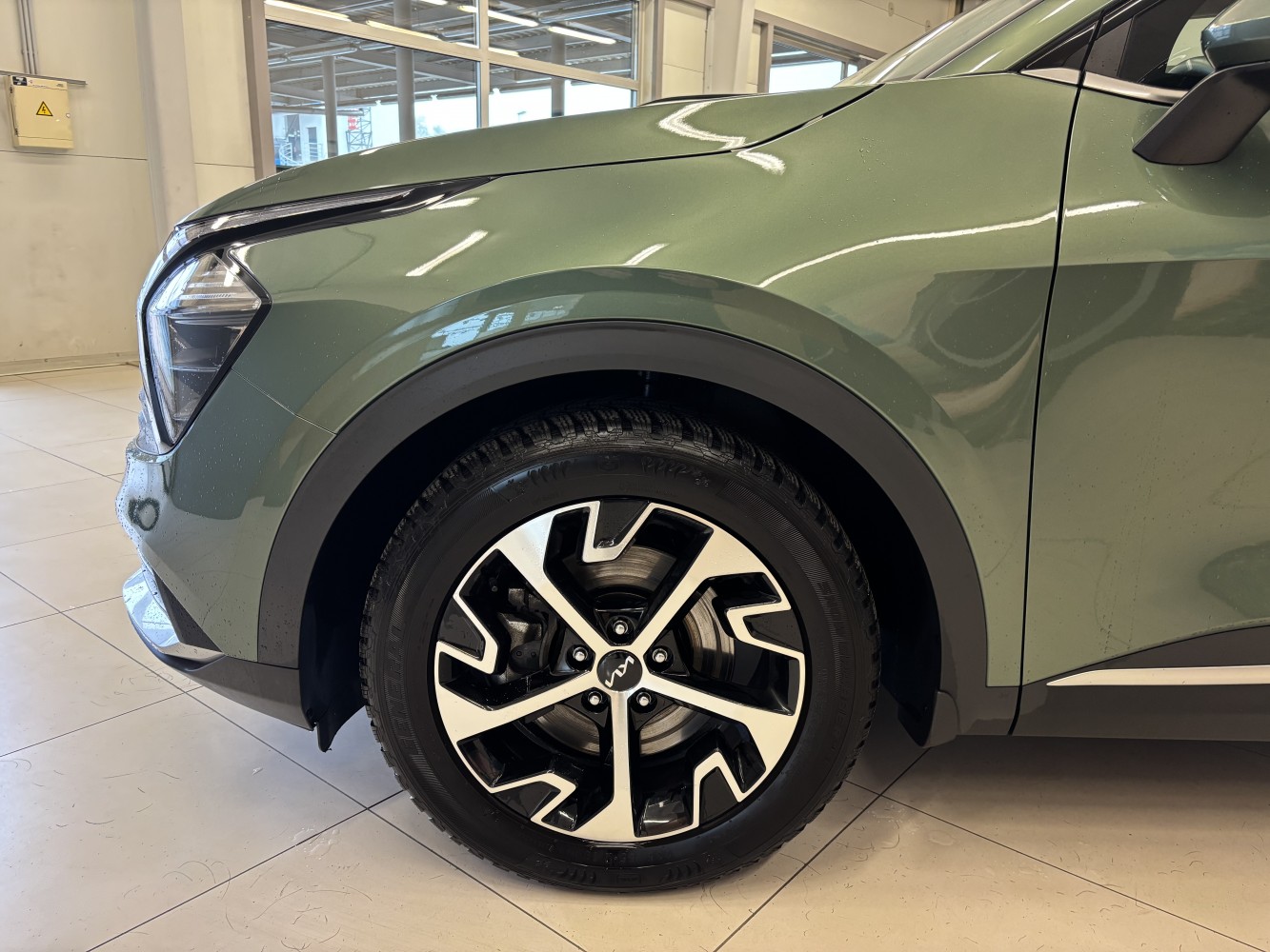 Car image 4