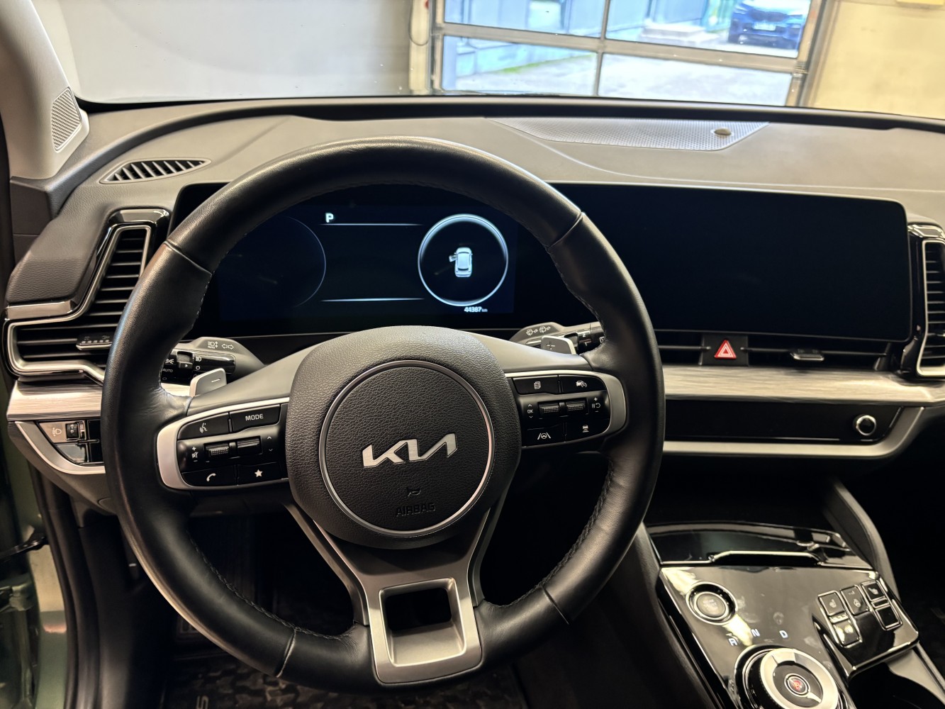 Car image 10