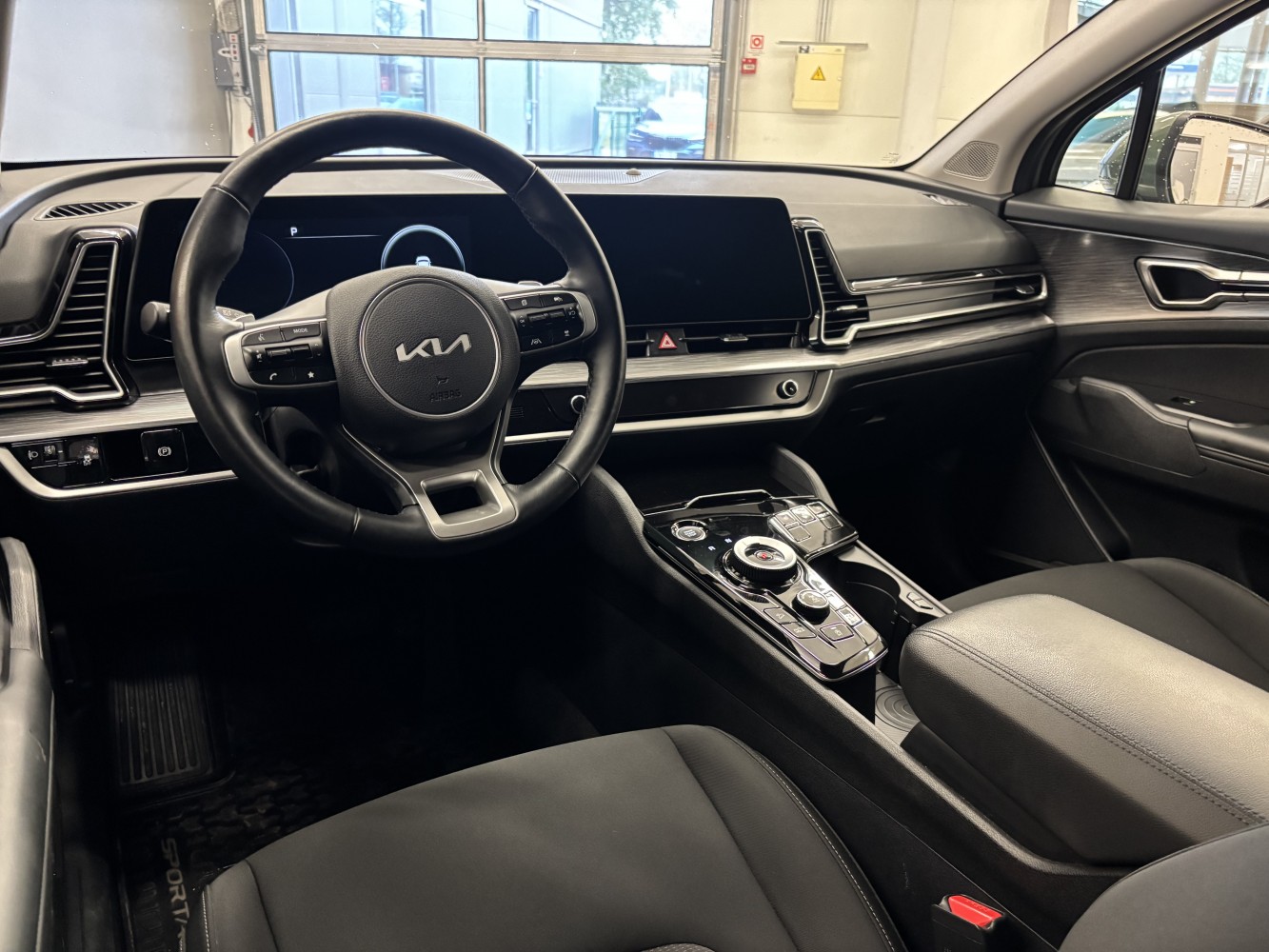 Car image 11