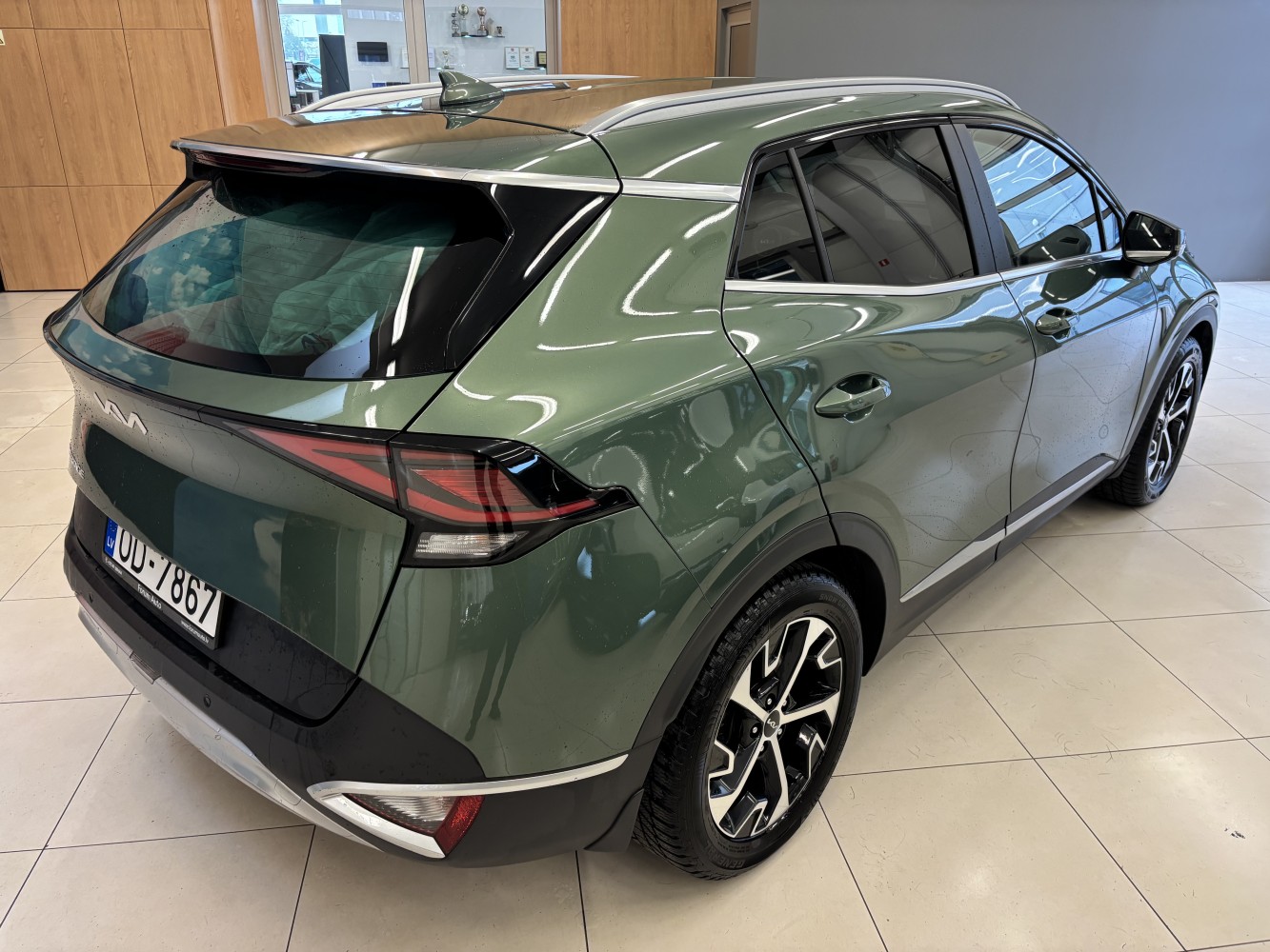 Car image 3