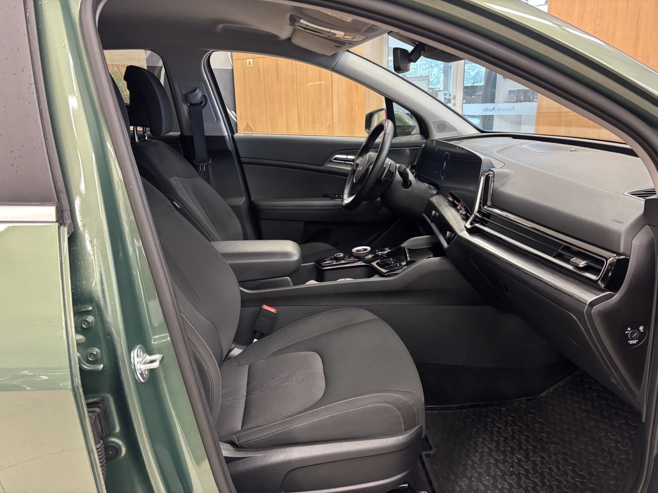 Car image 13