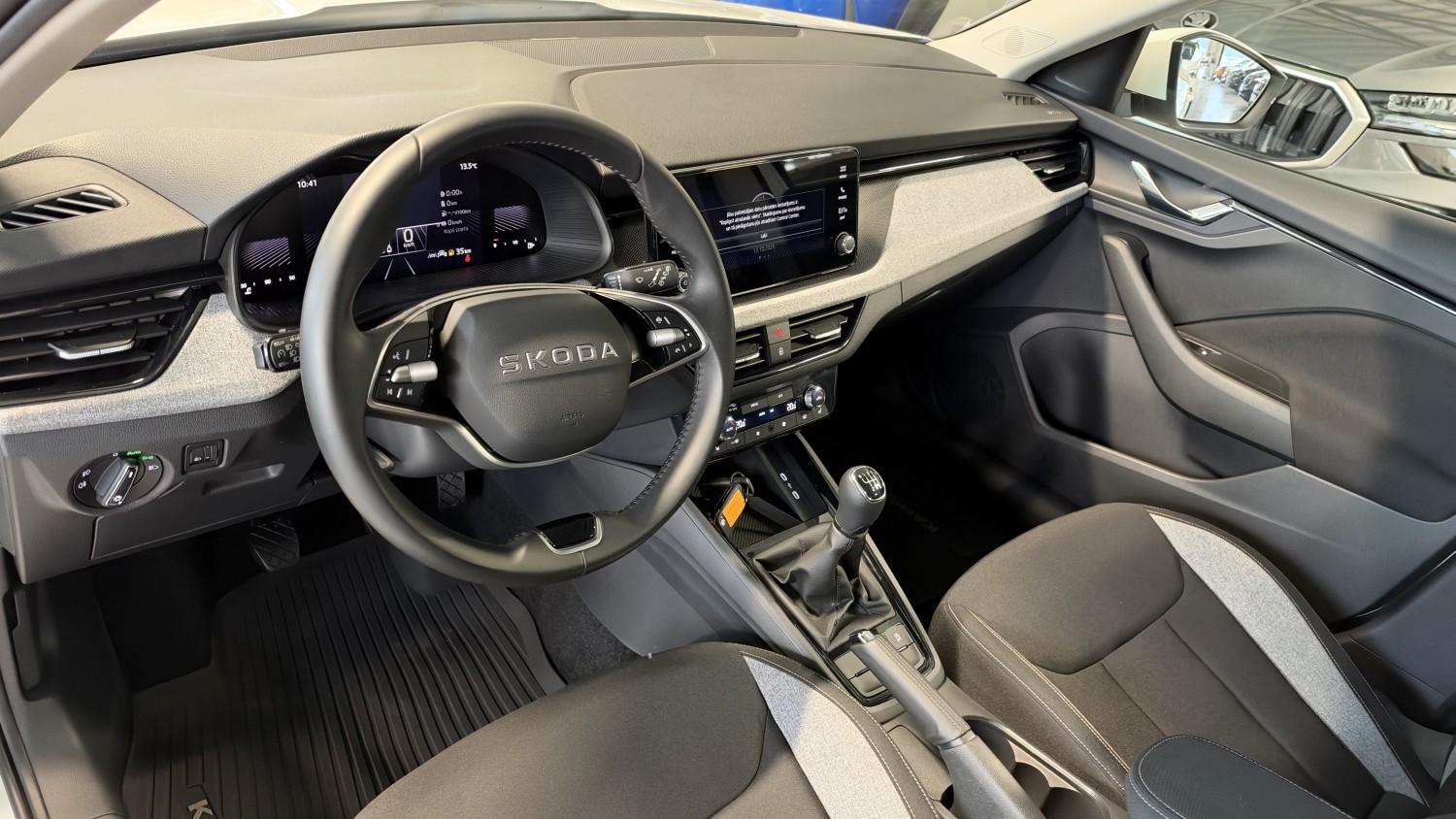 Car image 11