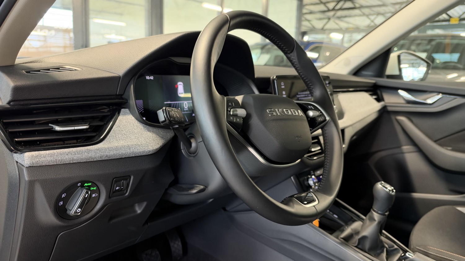 Car image 17