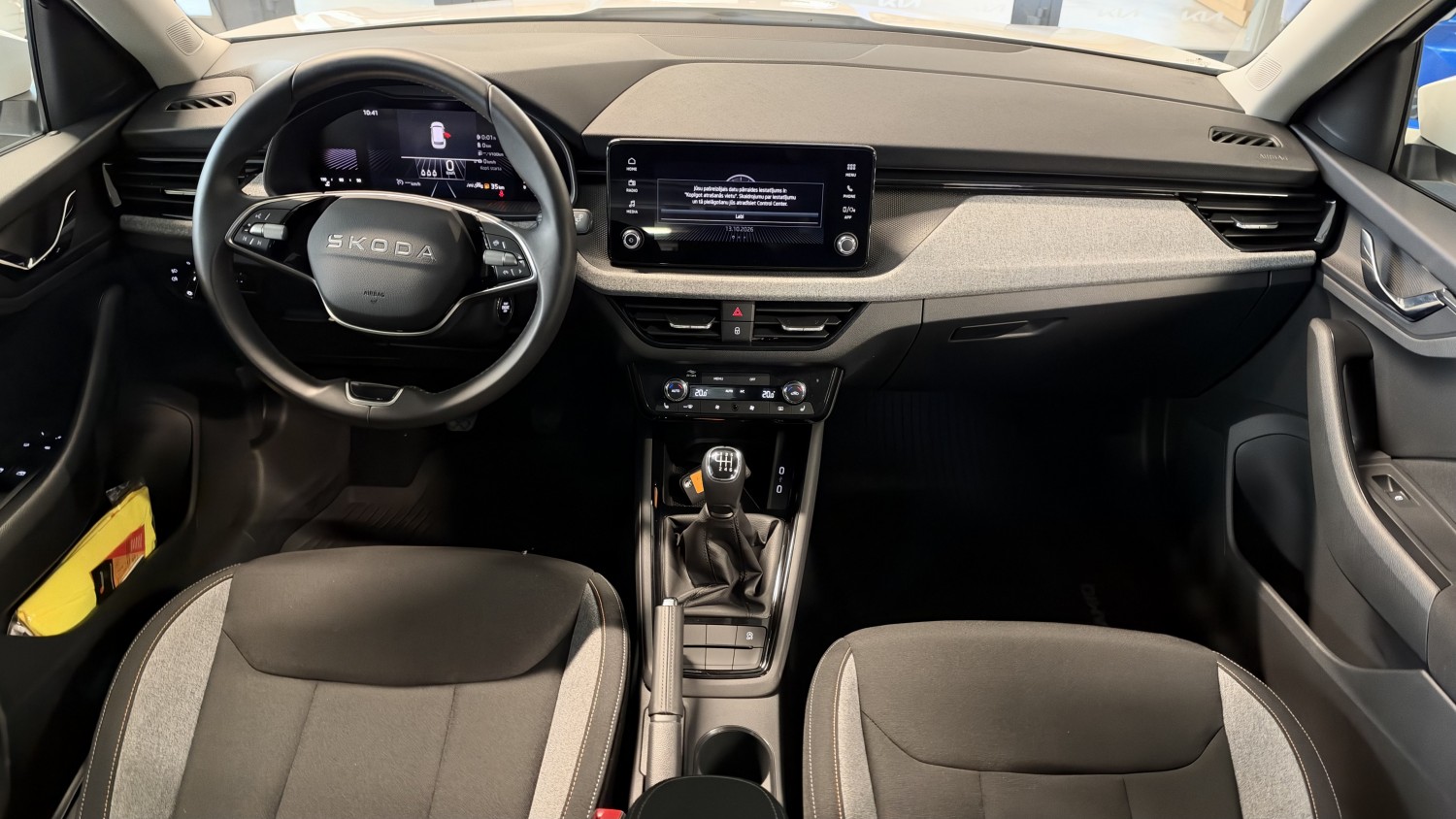 Car image 16
