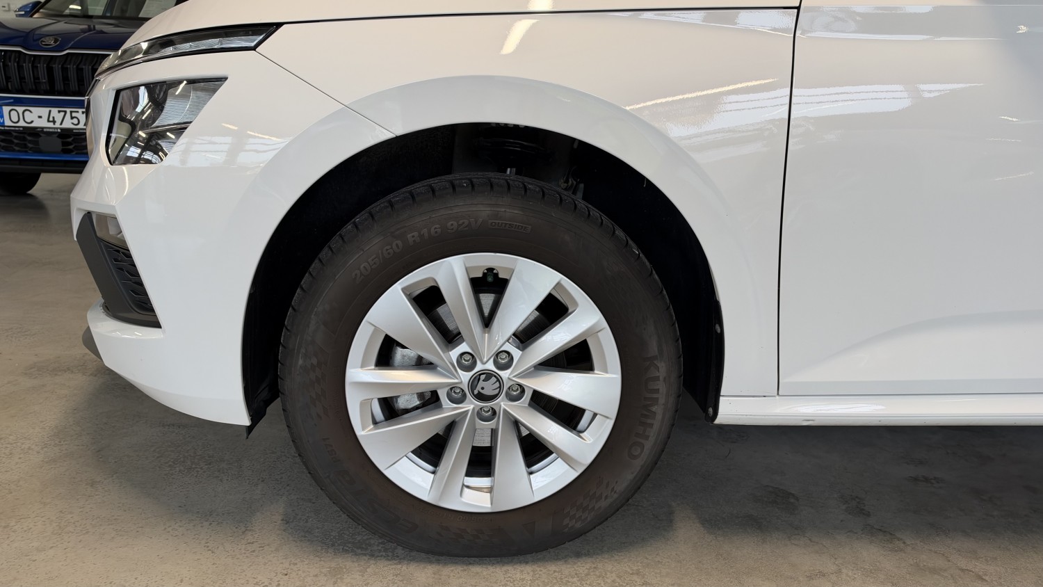 Car image 7