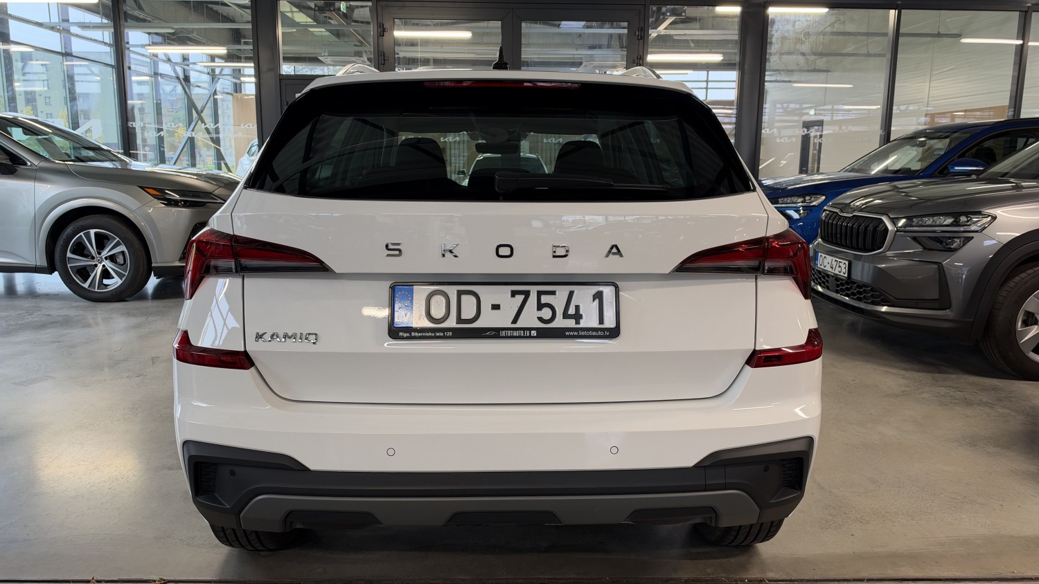 Car image 3