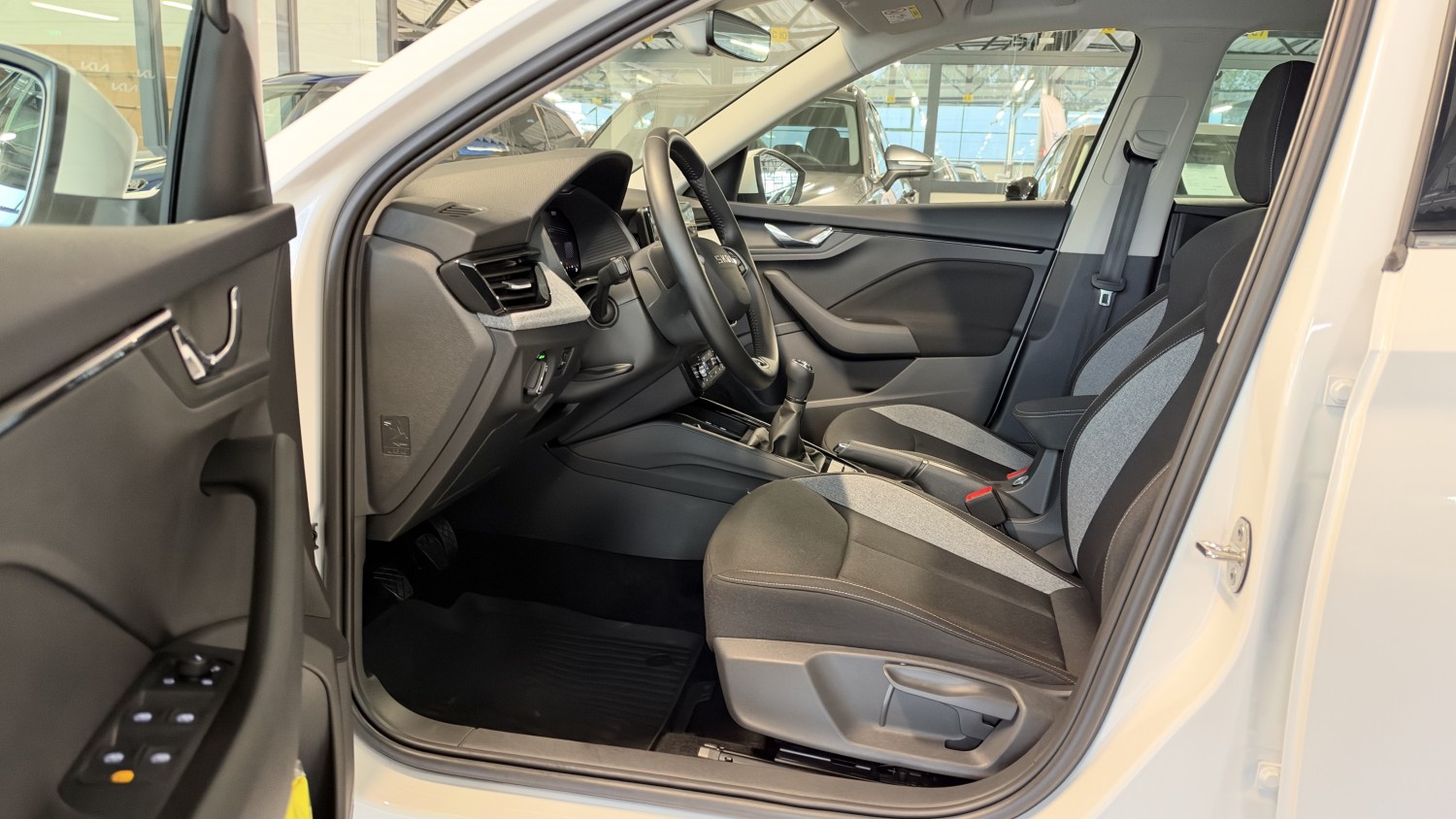 Car image 10