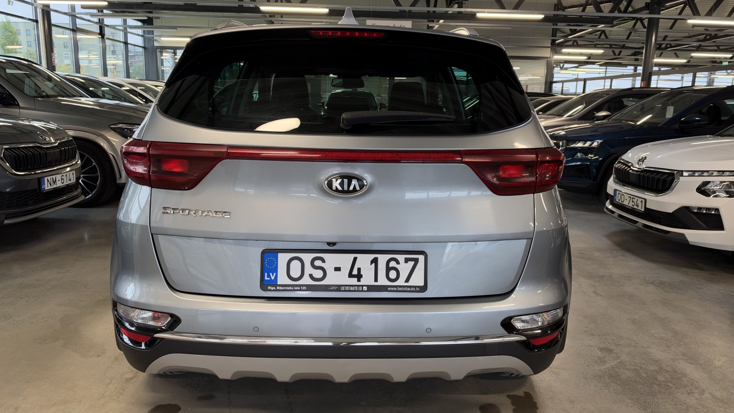 Car image 3