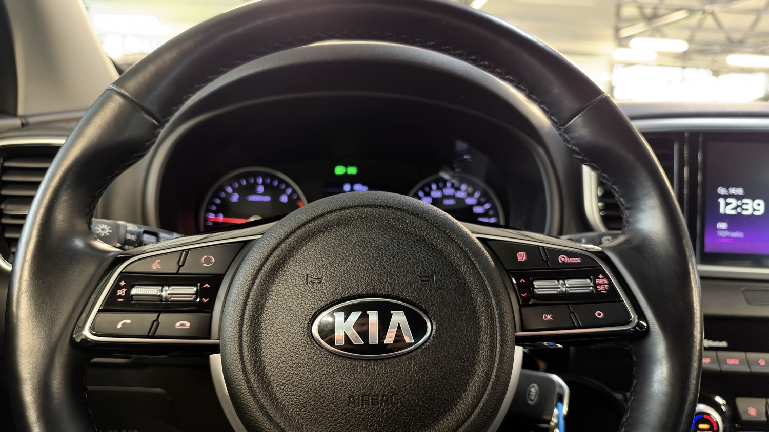 Car image 19