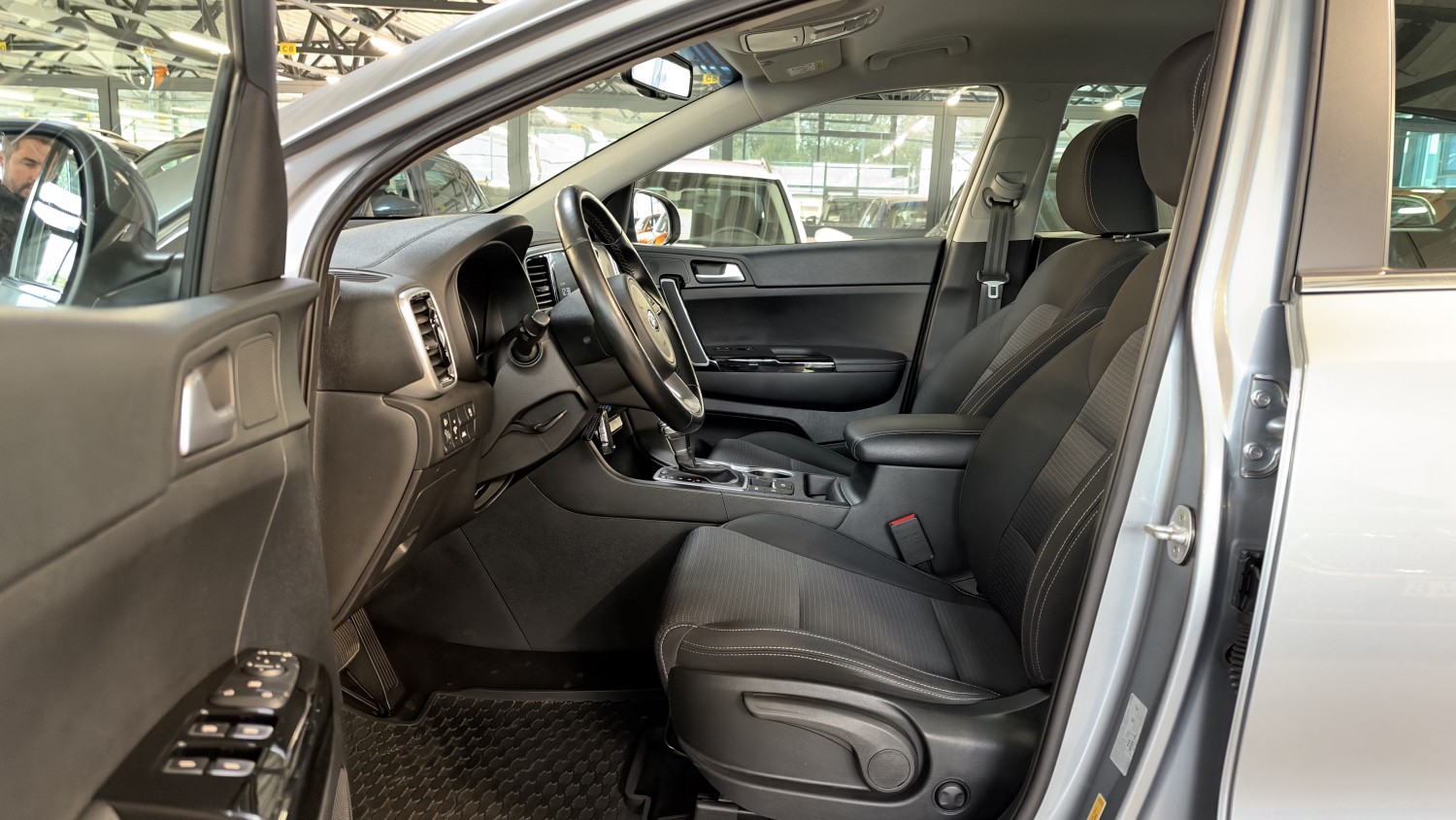 Car image 11