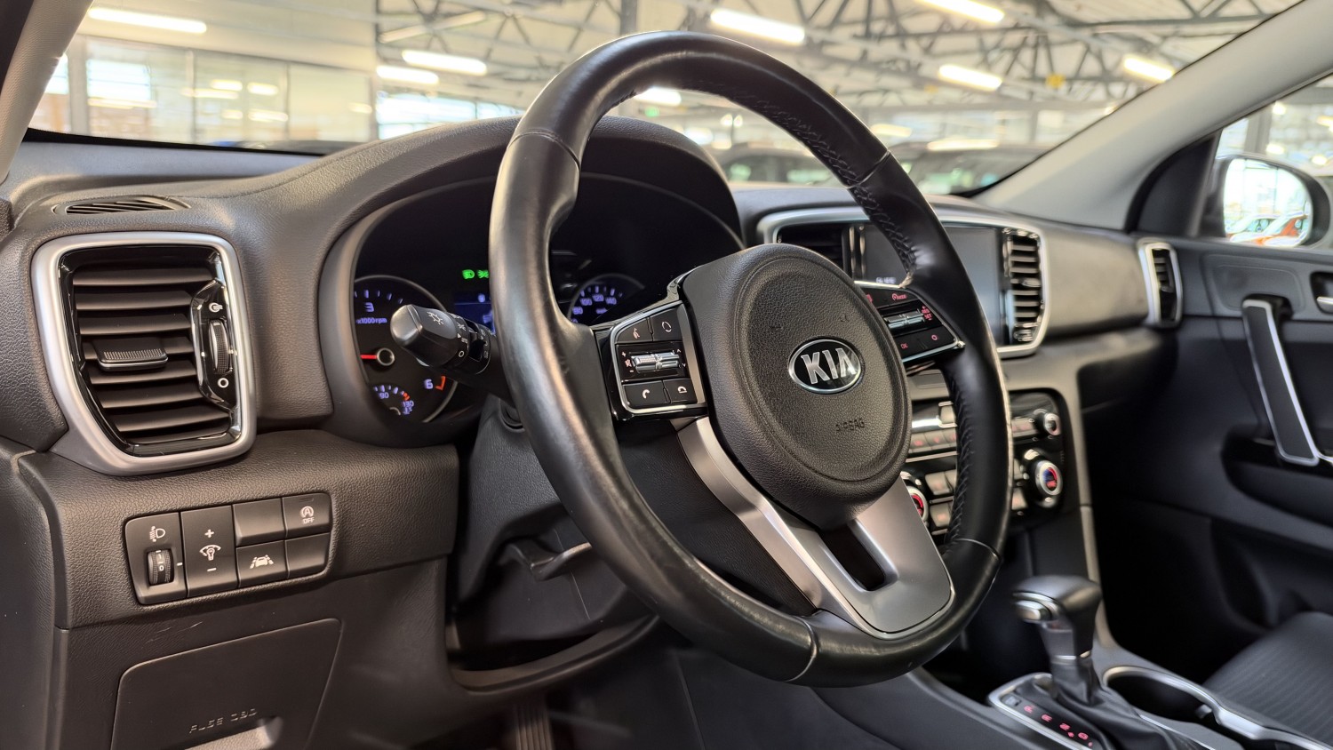 Car image 18