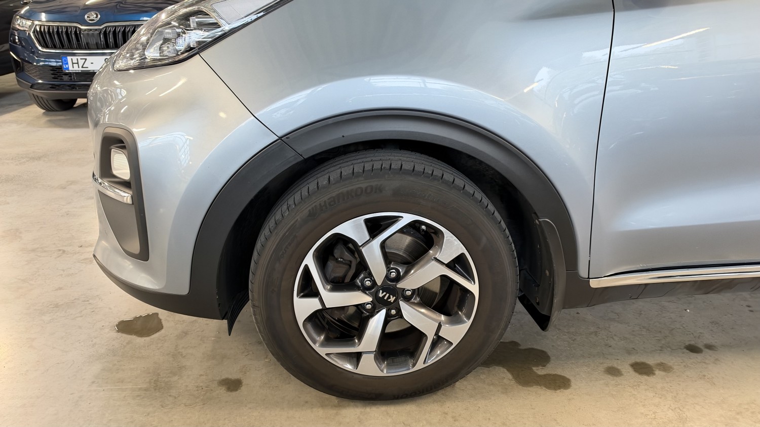 Car image 8