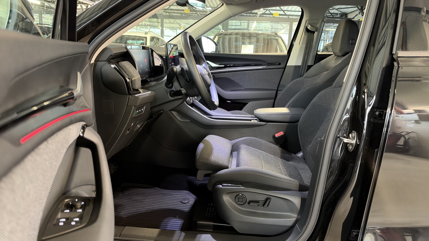 Car image 10