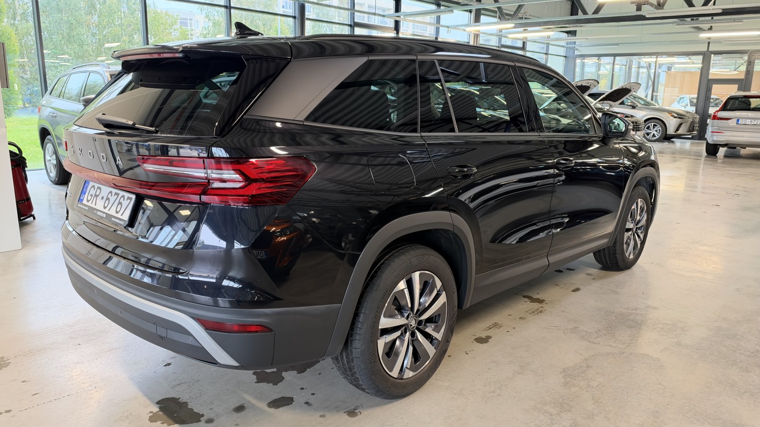 Car image 4