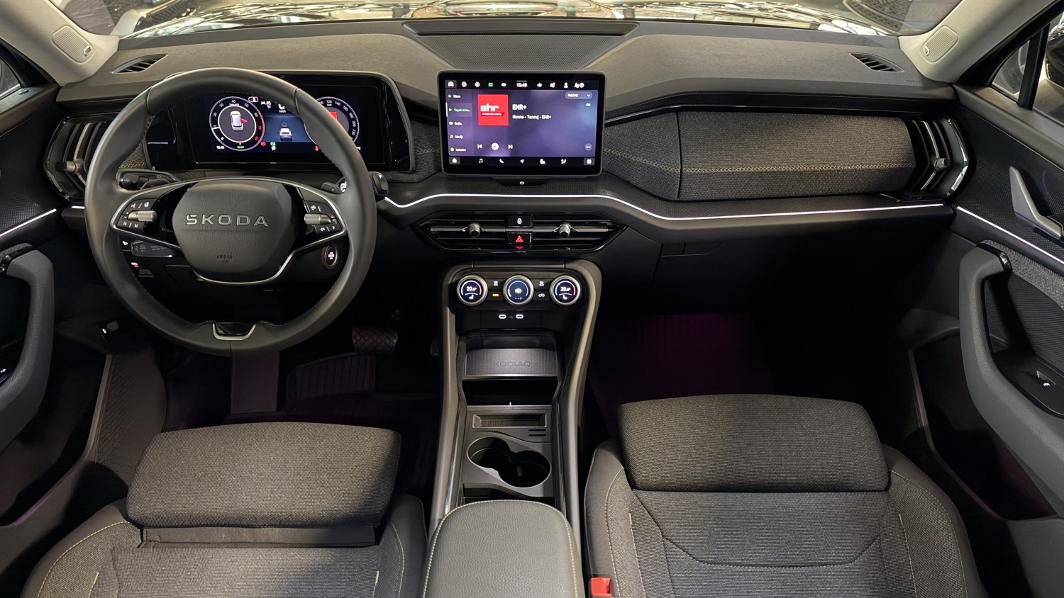 Car image 18